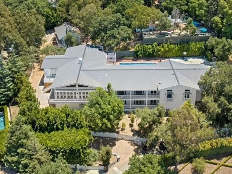 9669 Oak Pass Rd — Photo 2