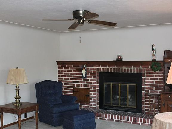 3rd image of 3883 Dunbar St