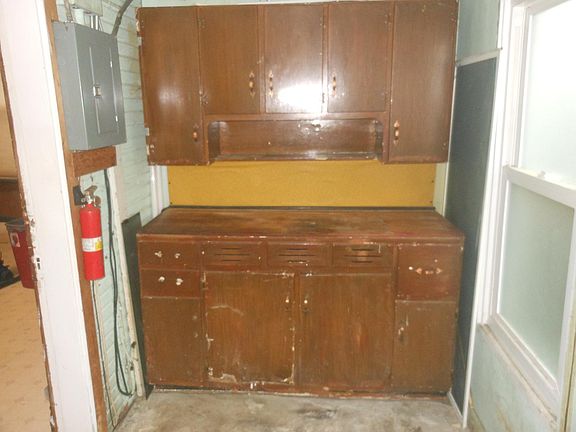 utility/workshop room off kitchen(unheated)