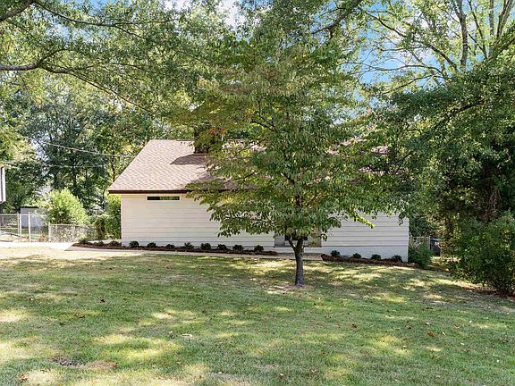 4th image of 2225 Ivy Ln