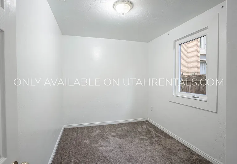 637 N 600 W — Photo 10