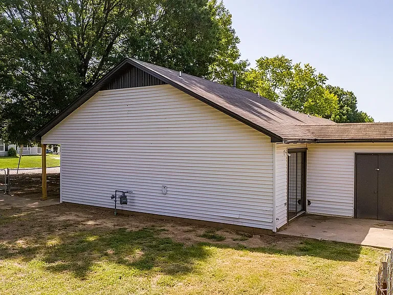 1319 Collier Dr — Photo 29