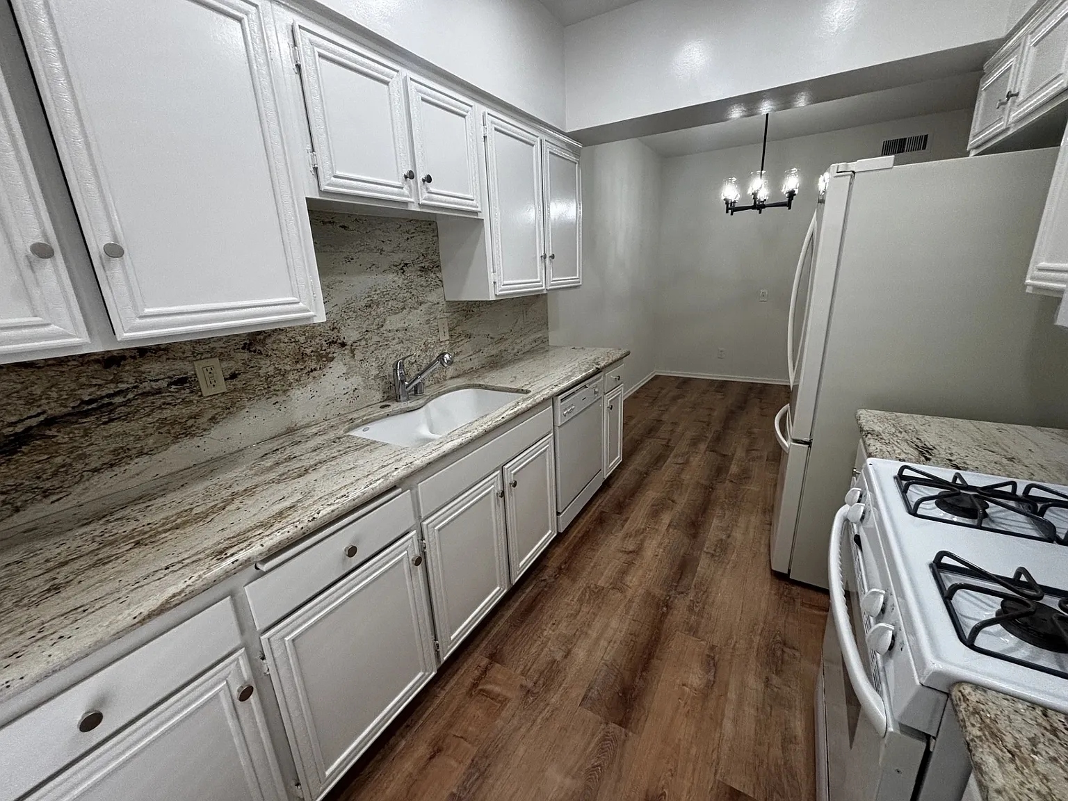 2 bed, 1100 sqft, $2,495 — Photo 3