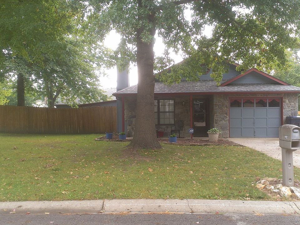 1st image of 912 NW Downing Ct