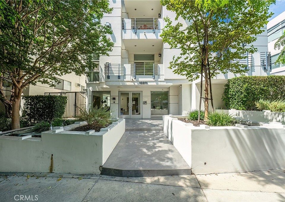 1st image of 10911 Wellworth Ave APT 1A