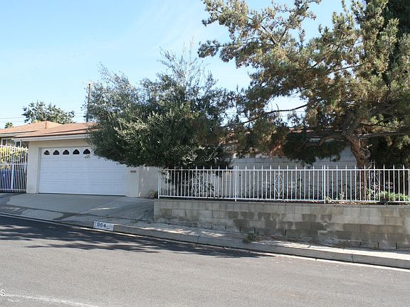 3rd image of 964 Adelante Ave