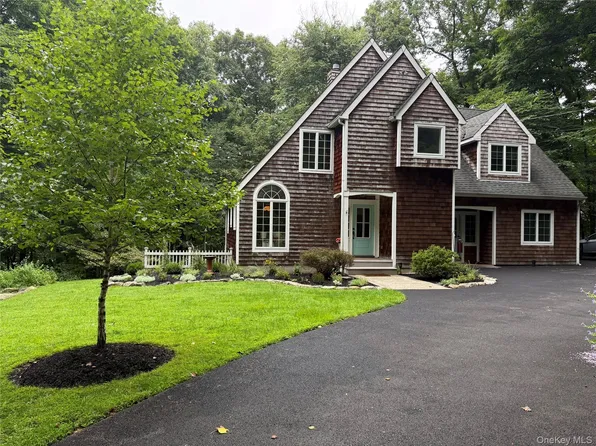 45 Chardavoyne Road, Warwick, NY 10990