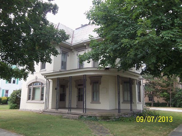 2nd image of 202 N Market St