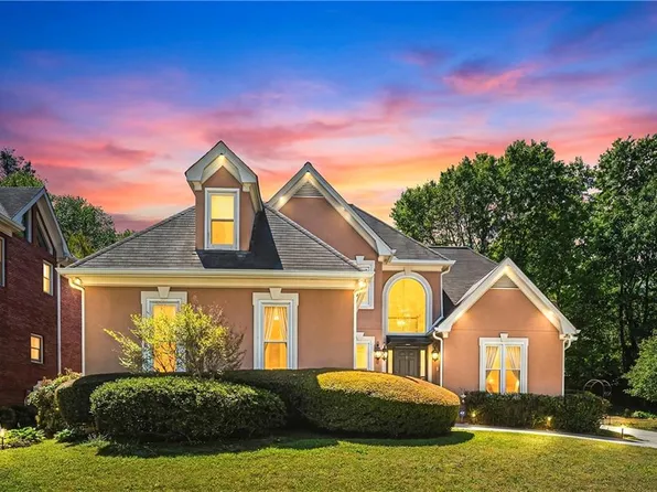 2521 Summeroak Dr, Tucker, GA 30084