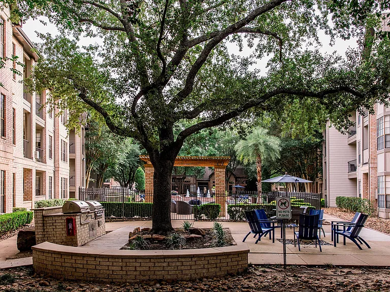 Journal, study, or read a book in one of our outdoor courtyards shaded by our massive tree canopies.