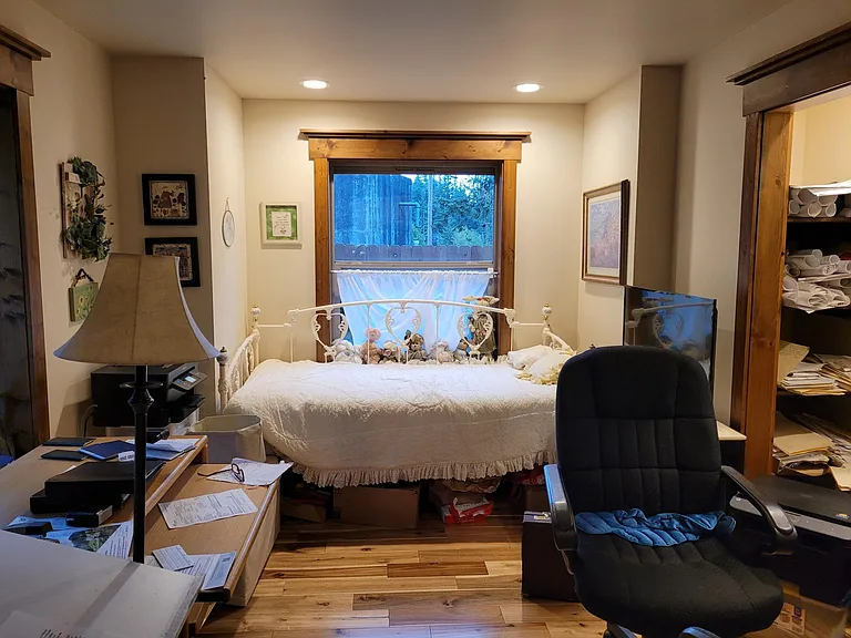 guest bedroom/ office