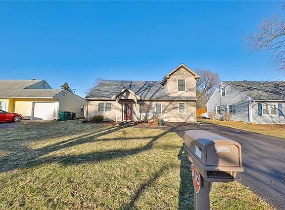 3rd image of 13 Wilden Dr W