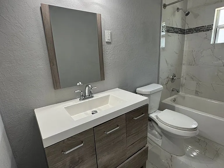 2301 NW 36th St — Photo 23