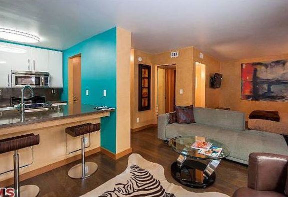 5th image of 141 S Clark Dr APT 114