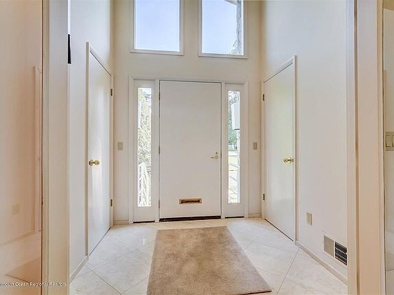3rd image of 285 Park Ave