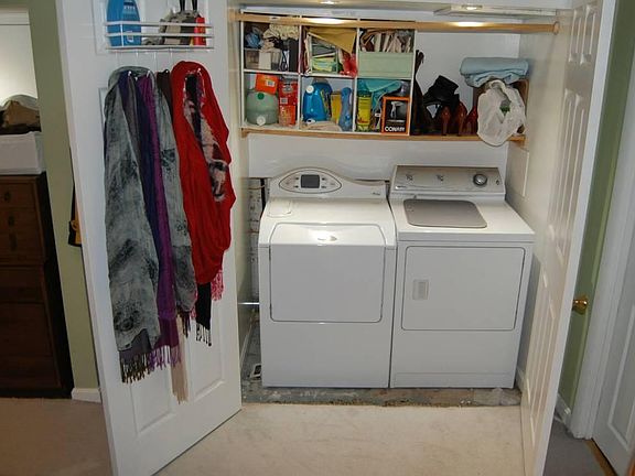 Washer Dryer in Unit