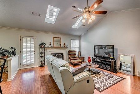 5th image of 7150 Market Square Dr