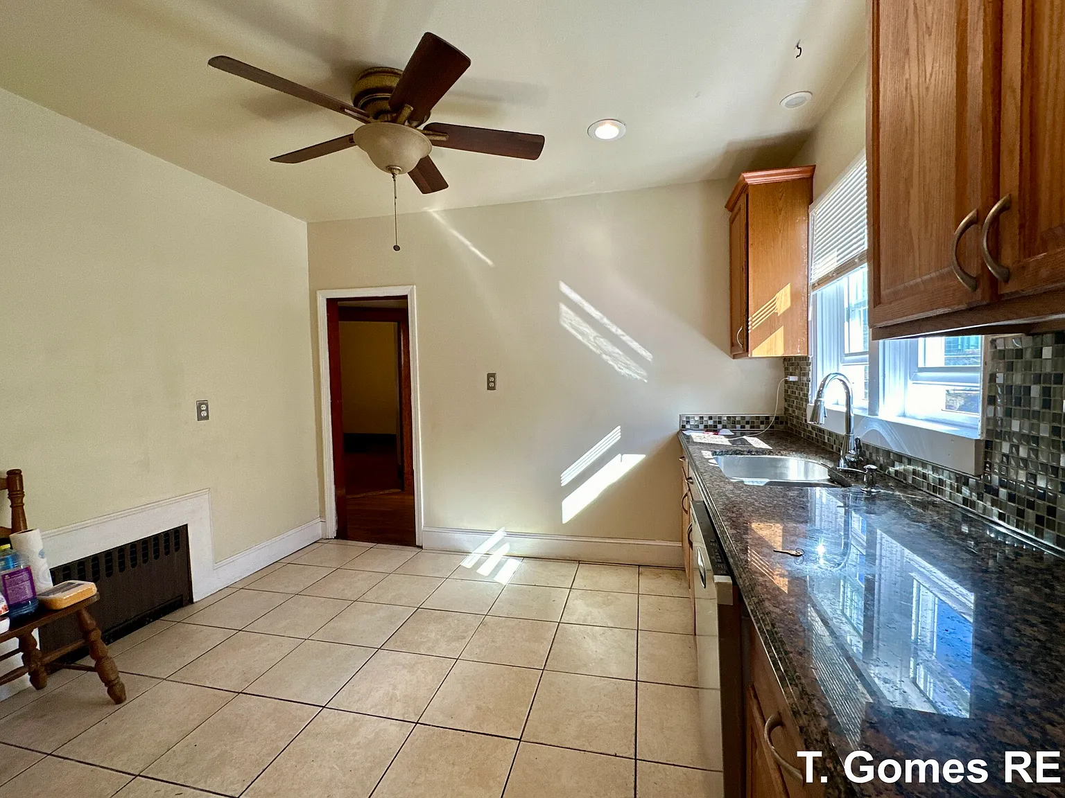 3 bed, 1.0 bath, 1131 sqft, $2,900 — Photo 4