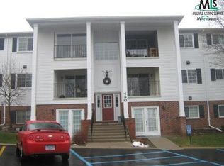 450 Baldwin Ave APT 54, Rochester, MI 48307