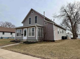 202 Grand St, Guthrie Center, IA 50115
