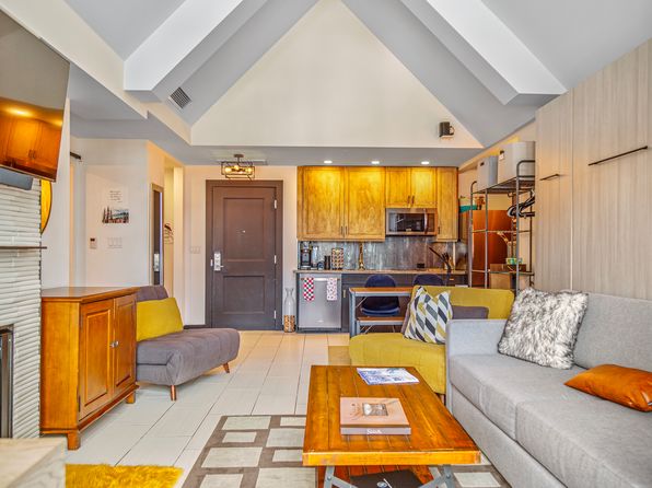 90 Carriage Way #3515