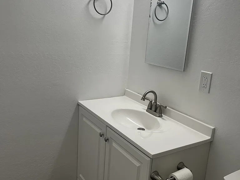 307 S E St #12 — Photo 9