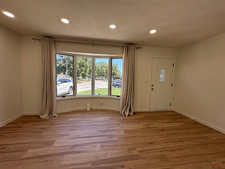 1839 W Arlington Cir — Photo 6