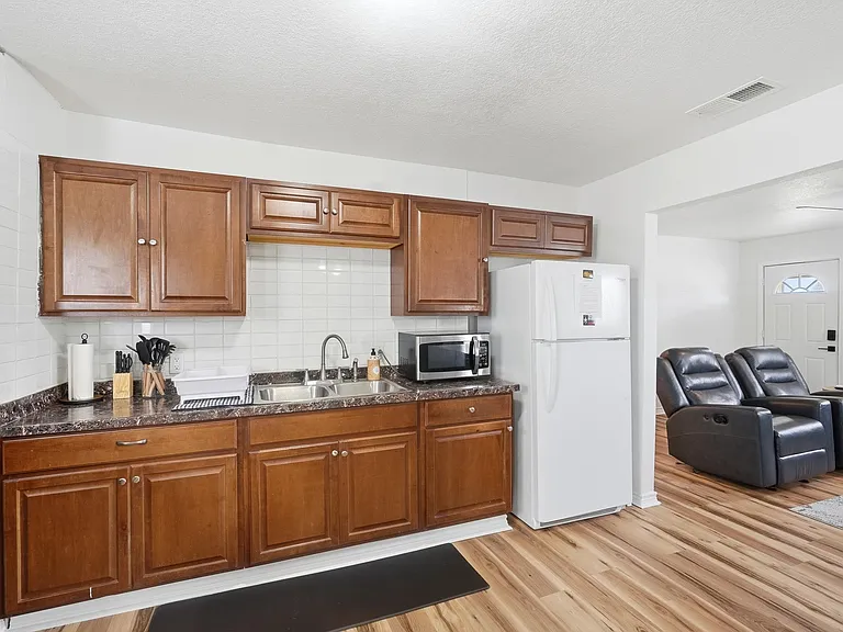 2917 Hickory St — Photo 12