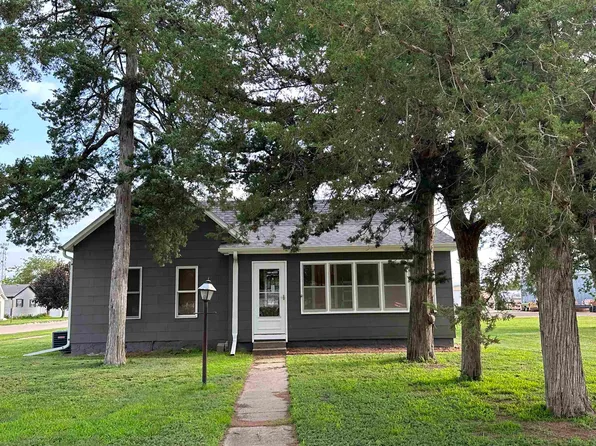 510 W Lancaster St, Blue Hill, NE 68930