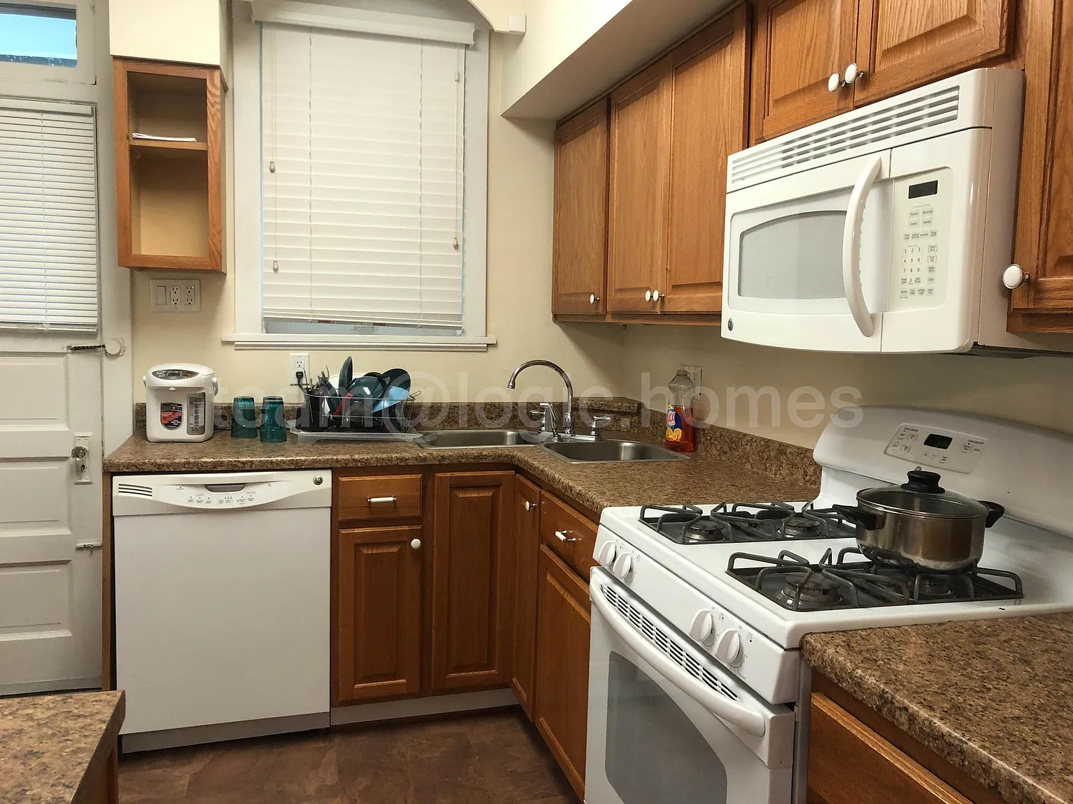 3 bed, 1400 sqft, $1,900 — Photo 4