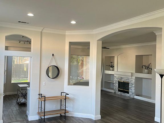 3rd image of 4579 W Oak Park Dr
