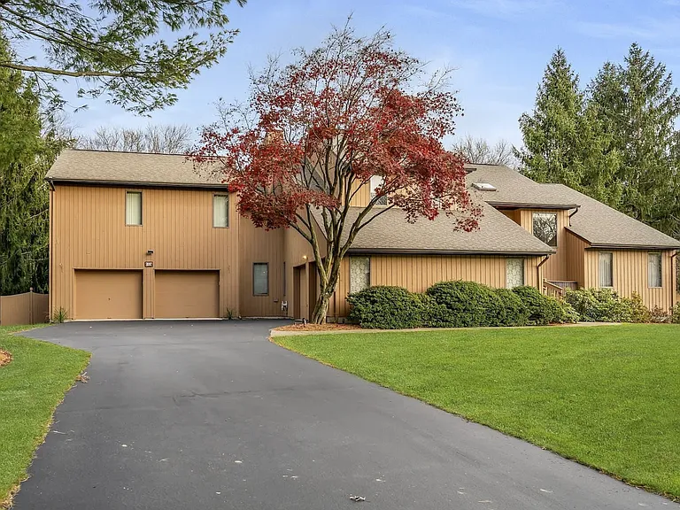 88 Van Blarcom Ln — Photo 1