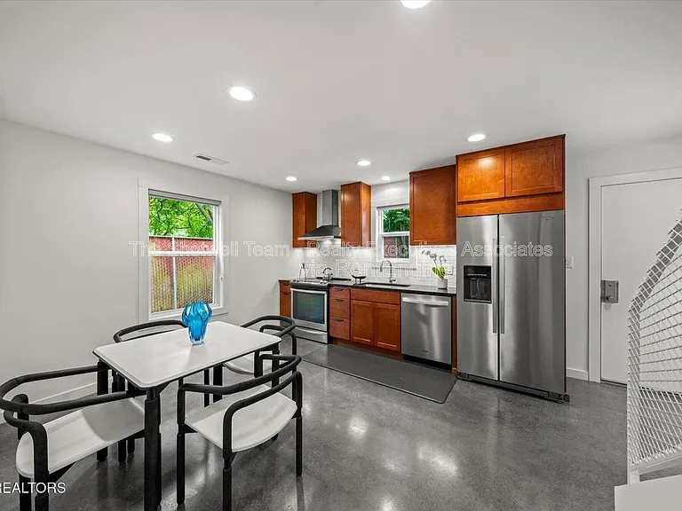 1327 Brown Ave — Photo 8