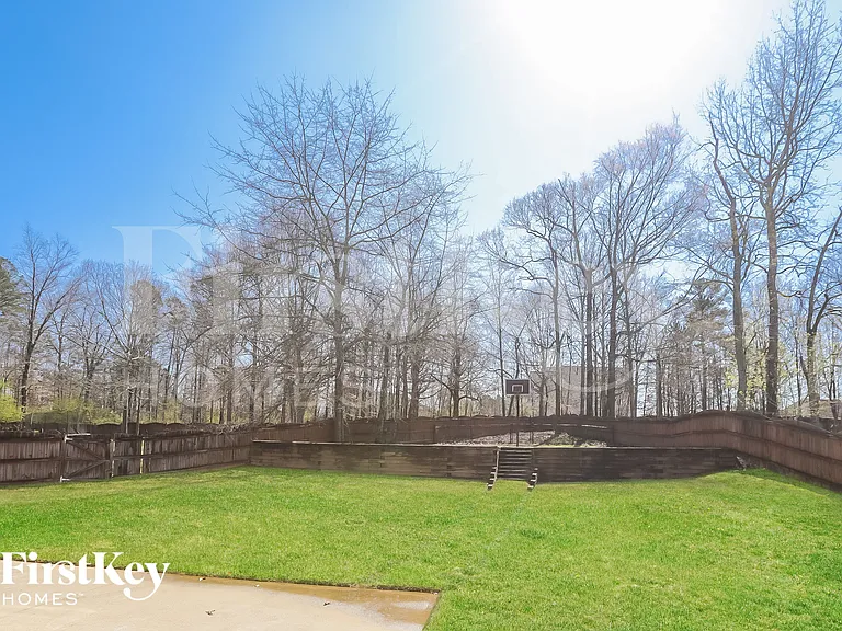 2127 Mitford Ct — Photo 14