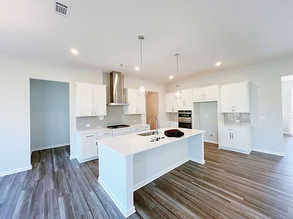 5th image of 2475 Whistler Way NE