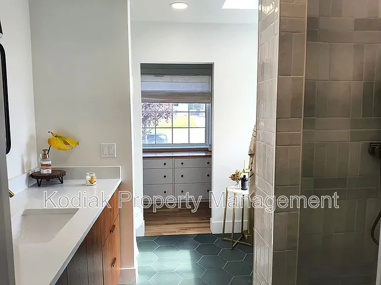 2540 E 1700 S — Photo 16