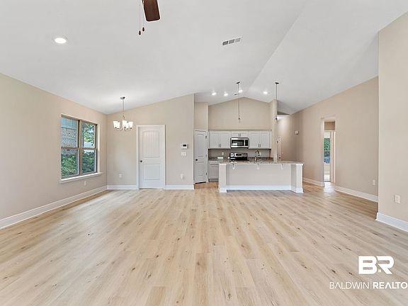 5th image of 195 Saint Stephens Ct