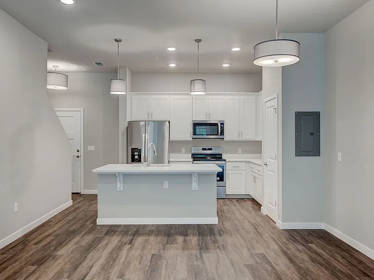 Metro 39 Apartments — Photo 45