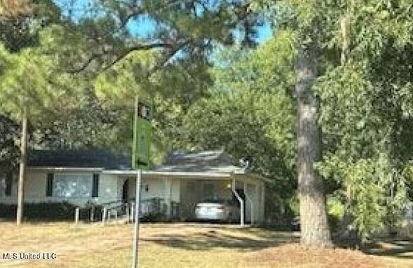 2nd image of 117 Country Club Dr