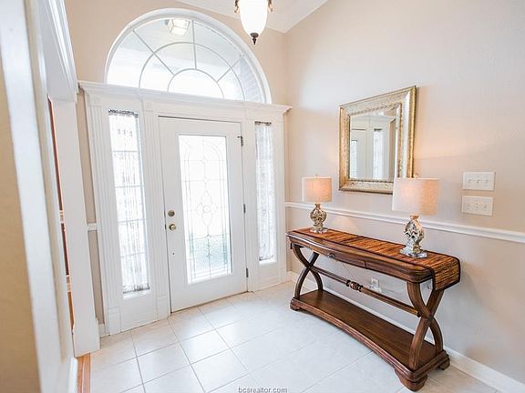 3rd image of 314 Woodland Springs Dr