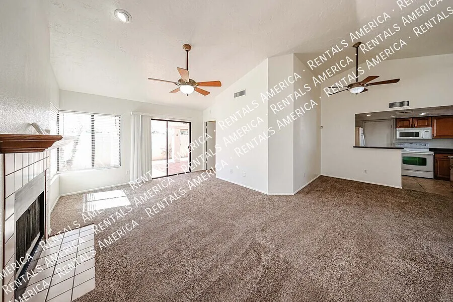 Charming 3 Bedroom Patio Home in Great location — Photo 2
