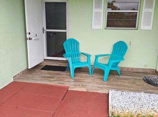 101 Country Ln, Boynton Beach, FL 33435