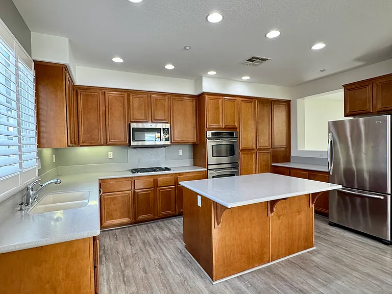 1331 Bayside Cir — Photo 40