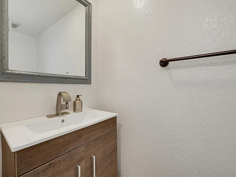 1609 Honeysuckle Ct — Photo 20