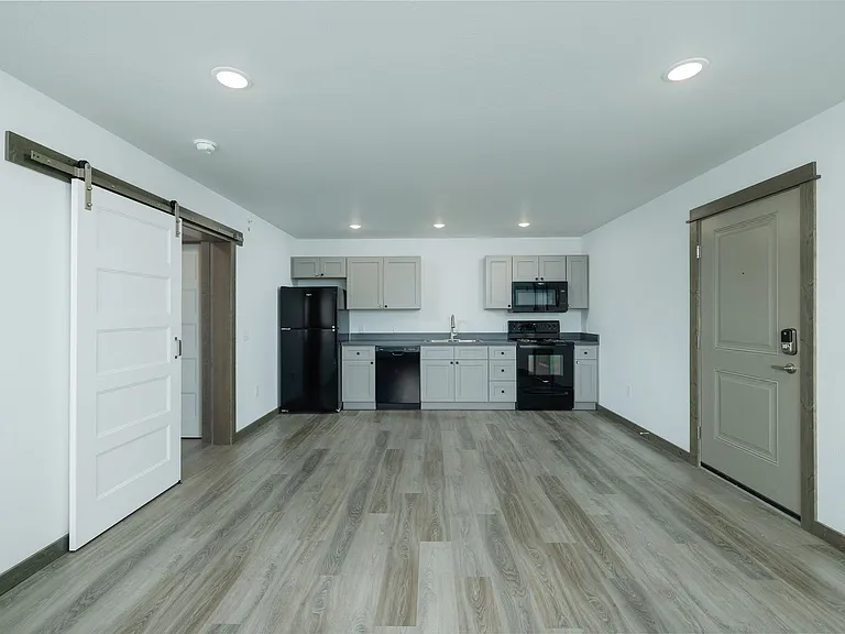 1907 Golden West Dr — Photo 2