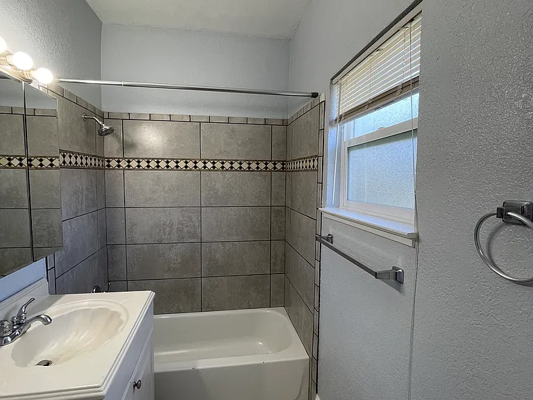 1705 Linden St #2 — Photo 14