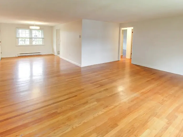 Suffield West Apartments — Photo 8