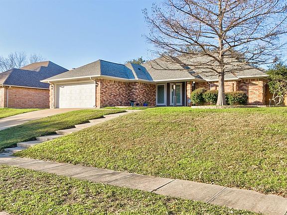 4th image of 10104 Stoneleigh Dr