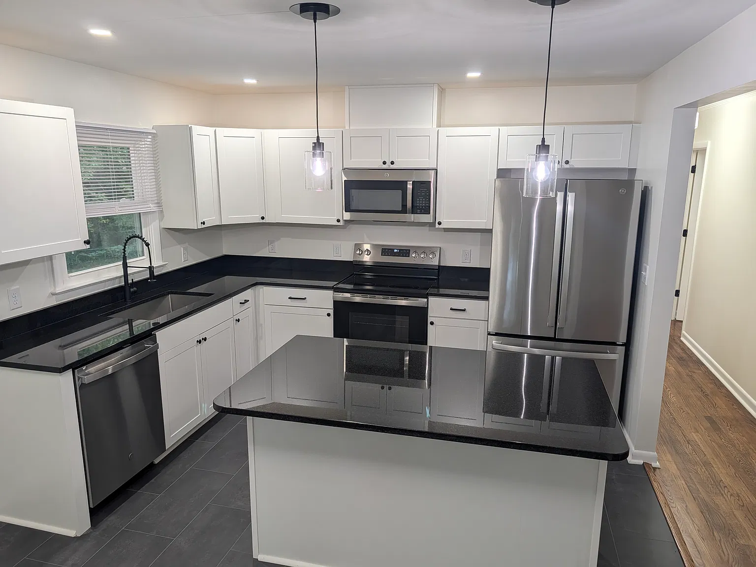 2 bed, 1000 sqft, $2,650 — Photo 4