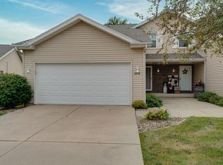 2710 Westbrook Dr, Bloomington, IL 61705